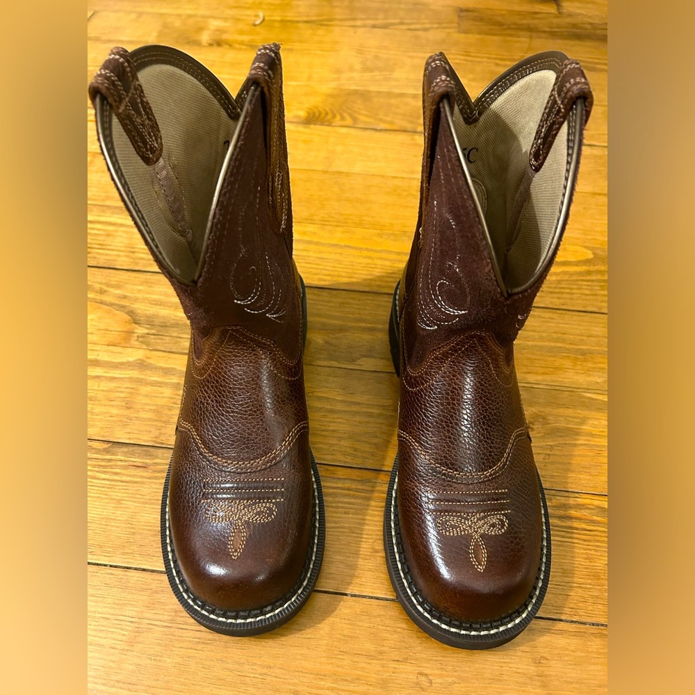 Women’s Ariat Boots size 7.5 (worn once!)